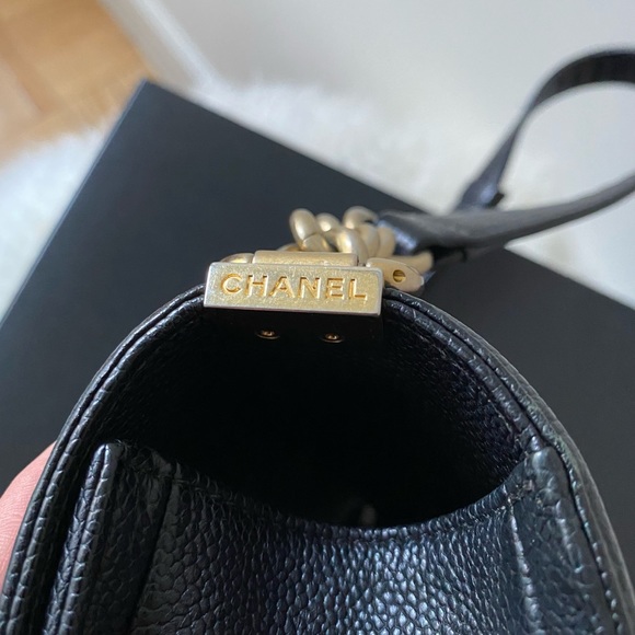 Chanel Medium Boy Handbag in Caviar Leather - Picture 5 of 13